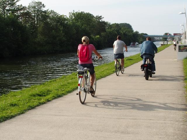 velo-canal-de-bergues.jpg