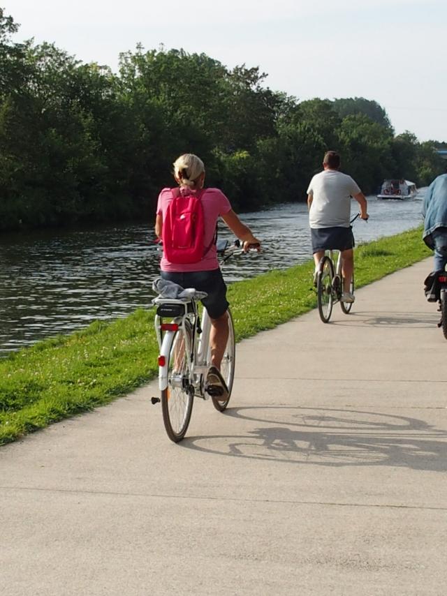 velo-canal-de-bergues.jpg